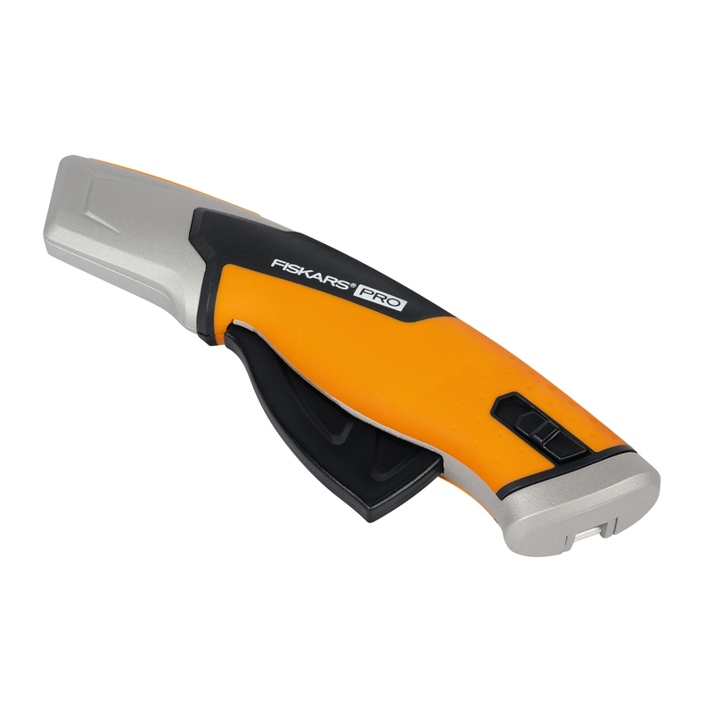 Uniwersalny nóż z chowanym ostrzem FISKARS CarbonMax 2